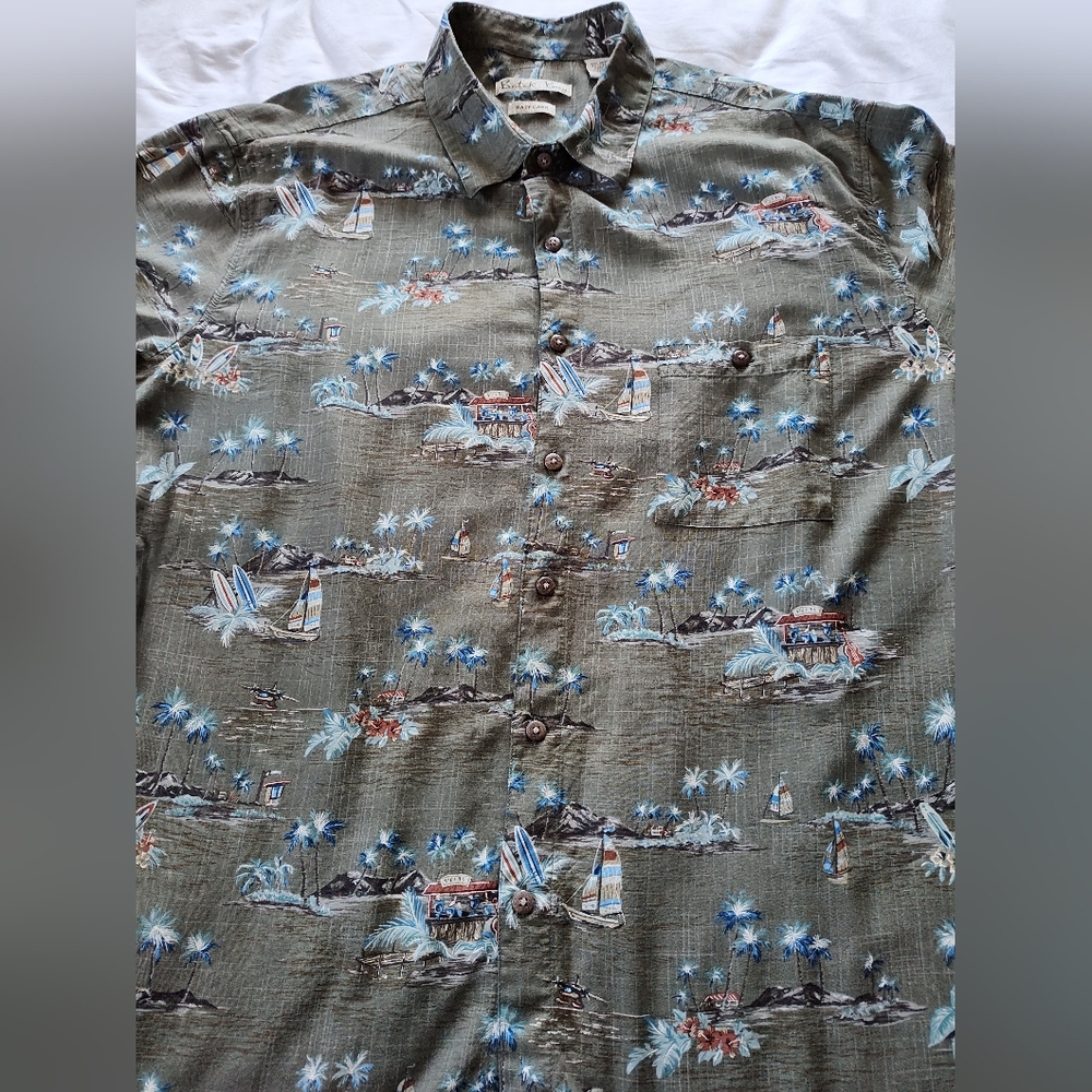 BATIK BAY Men's Button Up Shirt. Size XXL. Short Sleeves. Easy Care.